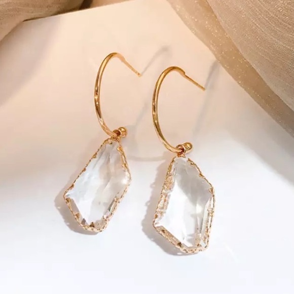 Jewelry - New! Clear Drop Earrings